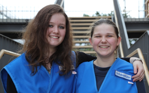 Kim Fischer (l.) und Alina Senf (r.)
